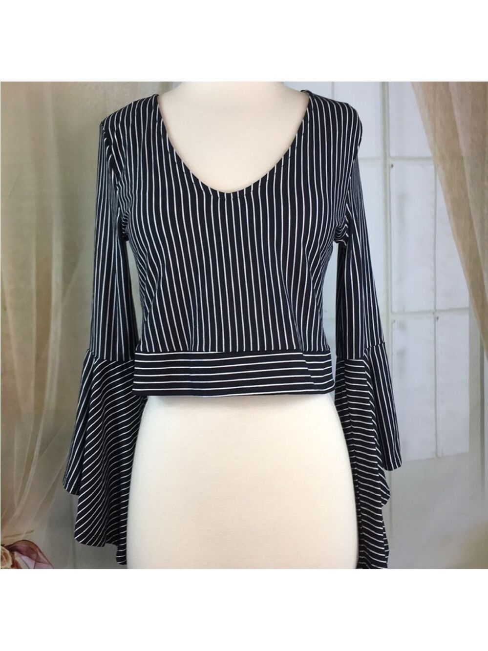 🆕 POLLY & Ester Striped Crop Top with Bell Sleeves XL Junior